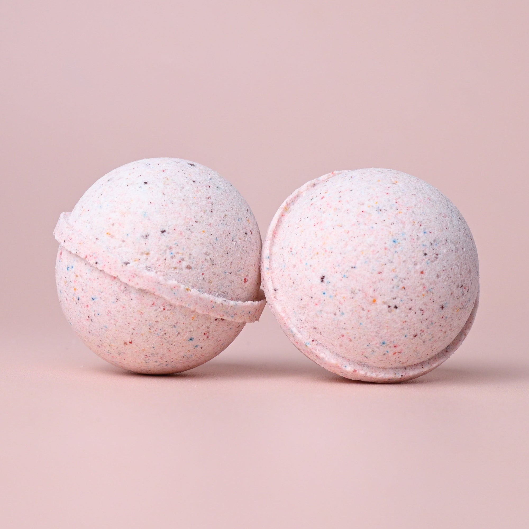 black raspberry & vanilla mini bath bomb