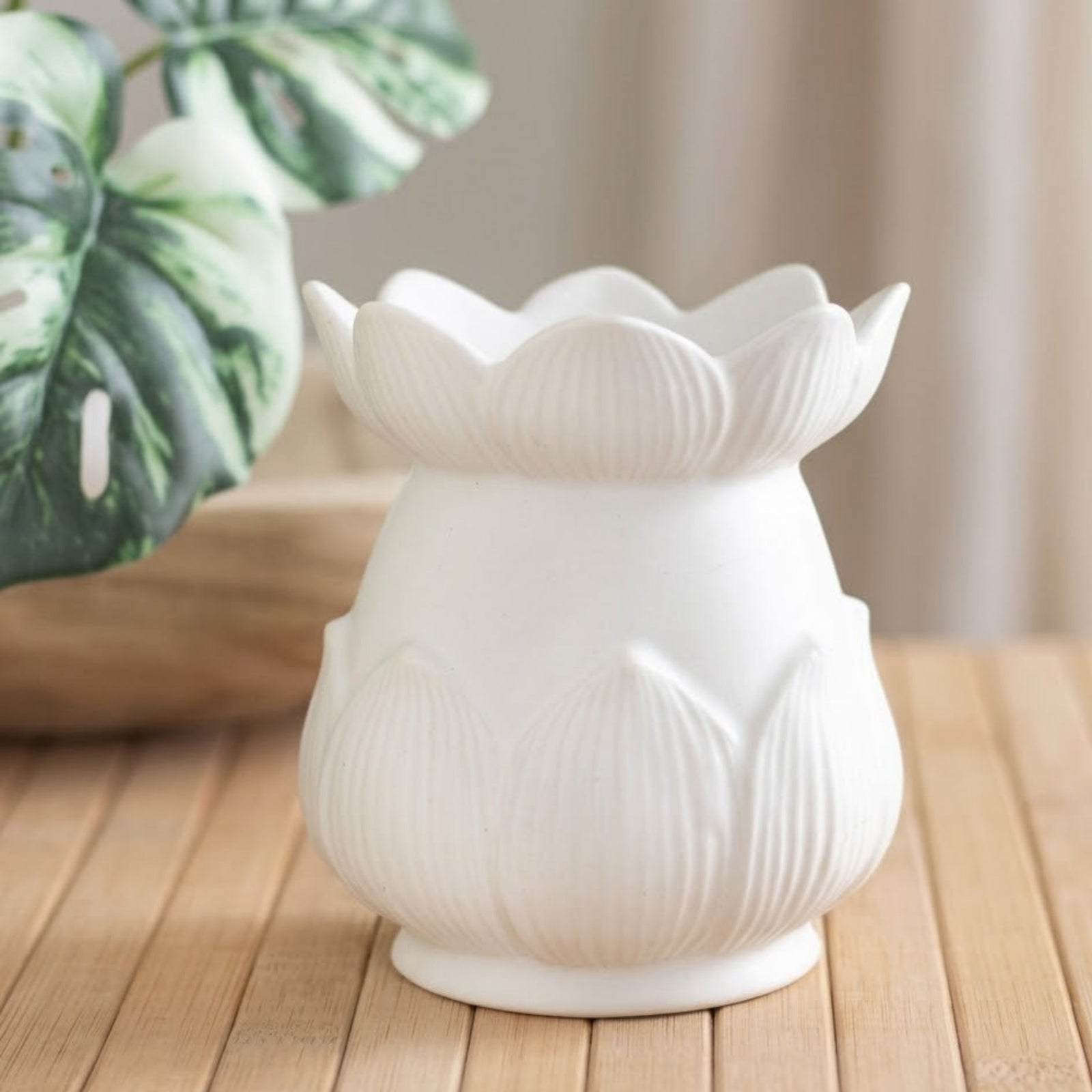 White Lotus Flower Tealight Warmer