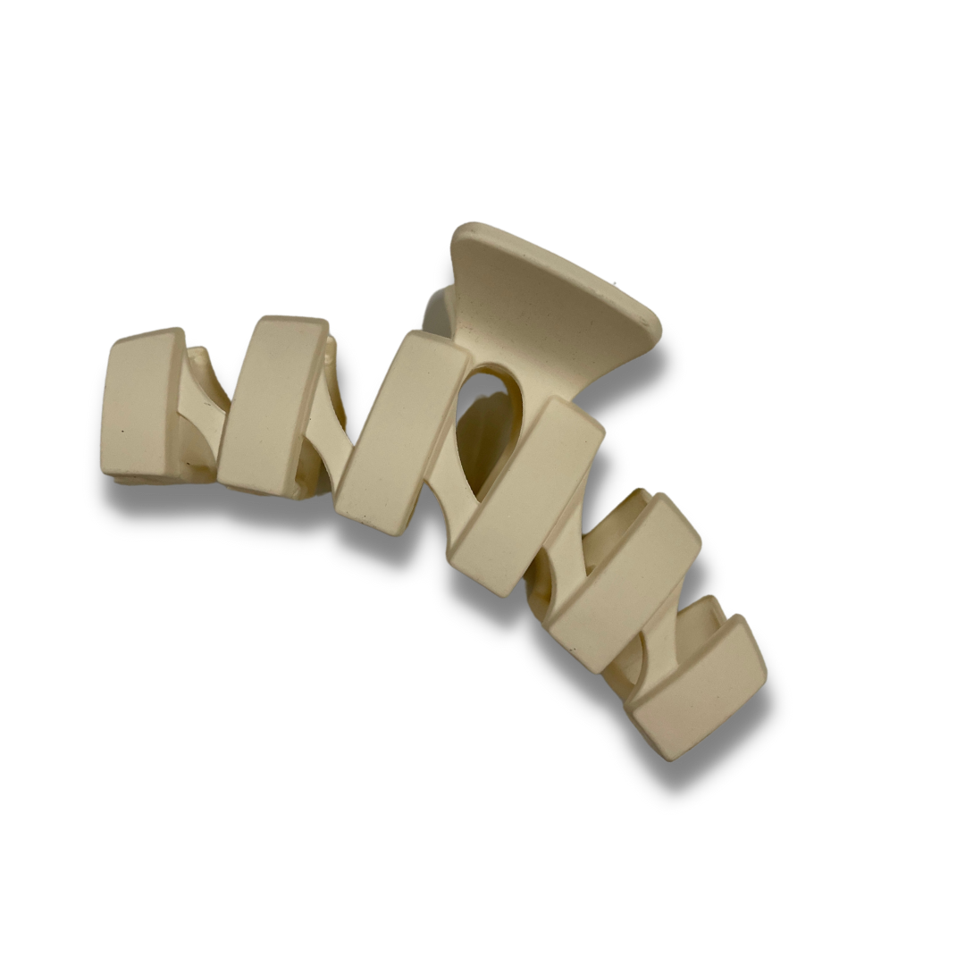 Vanilla Zig Zag Claw Clip - A Lil Luxury